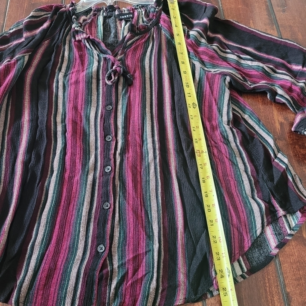 Torrid Multicolored Button Front Tie Closure Top Size 0 (M/L) - Picture 4 of 9